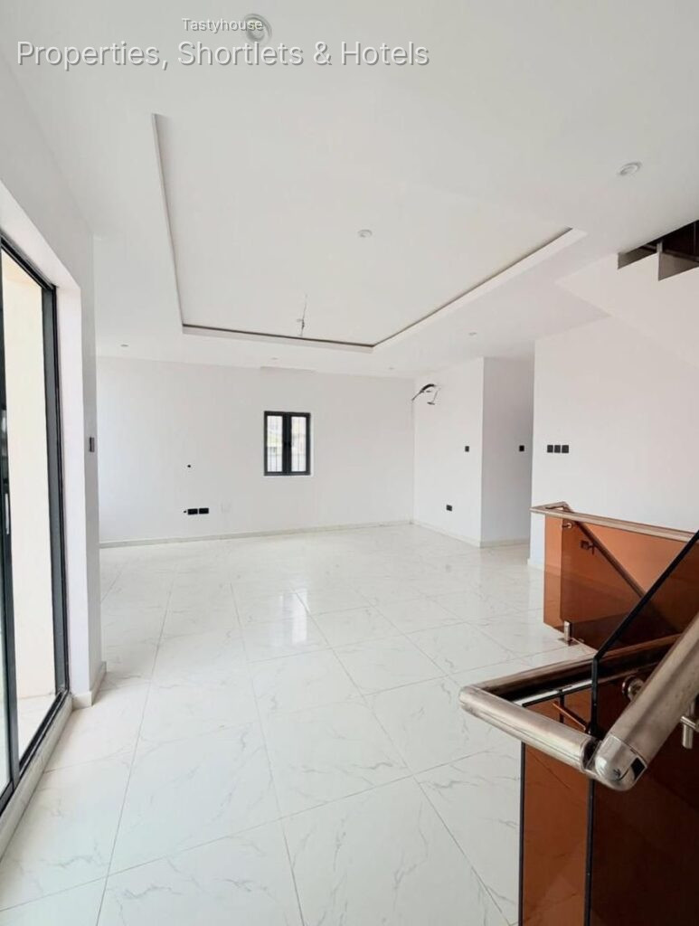 4 BEDROOM SELF COMPOUND TERRACE DUPLEX WITH BỌ