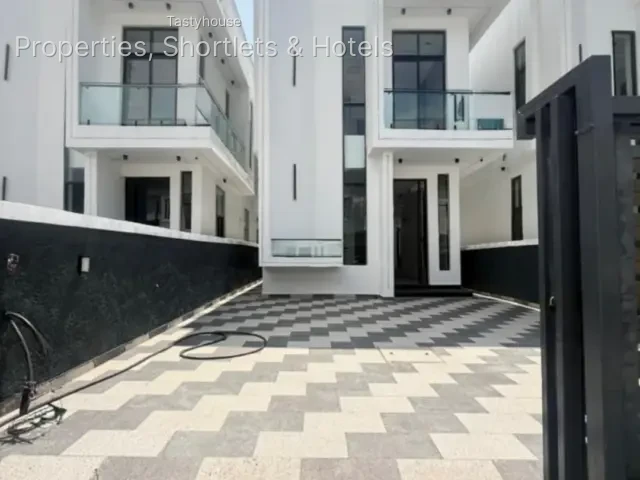 4 Bedroom Fully Detached Duplex