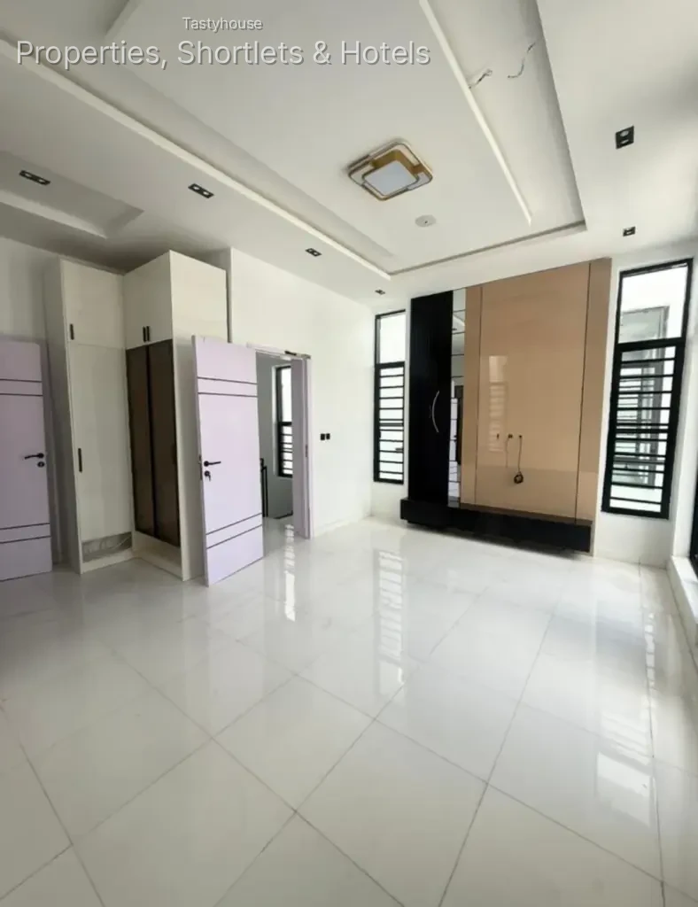 4 Bedroom Fully Detached Duplex