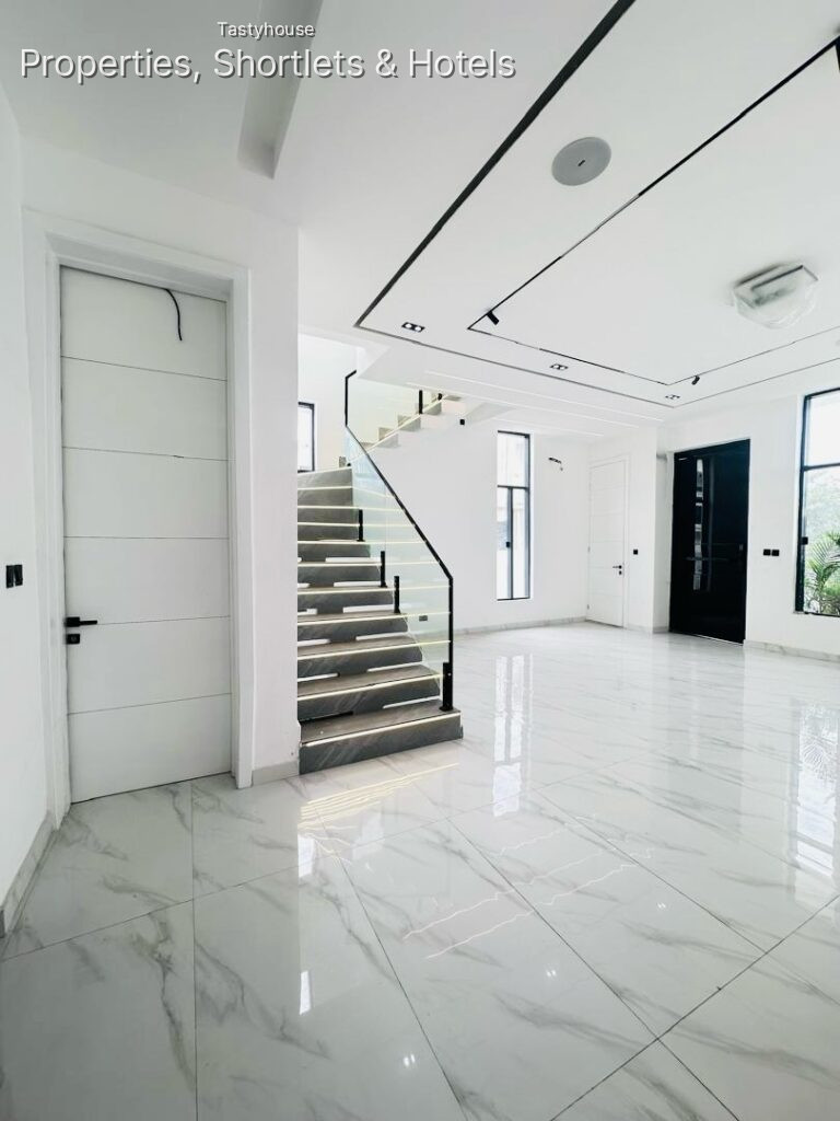 Exquisitely built 5 BEDROOM DETACHED DUPLEX