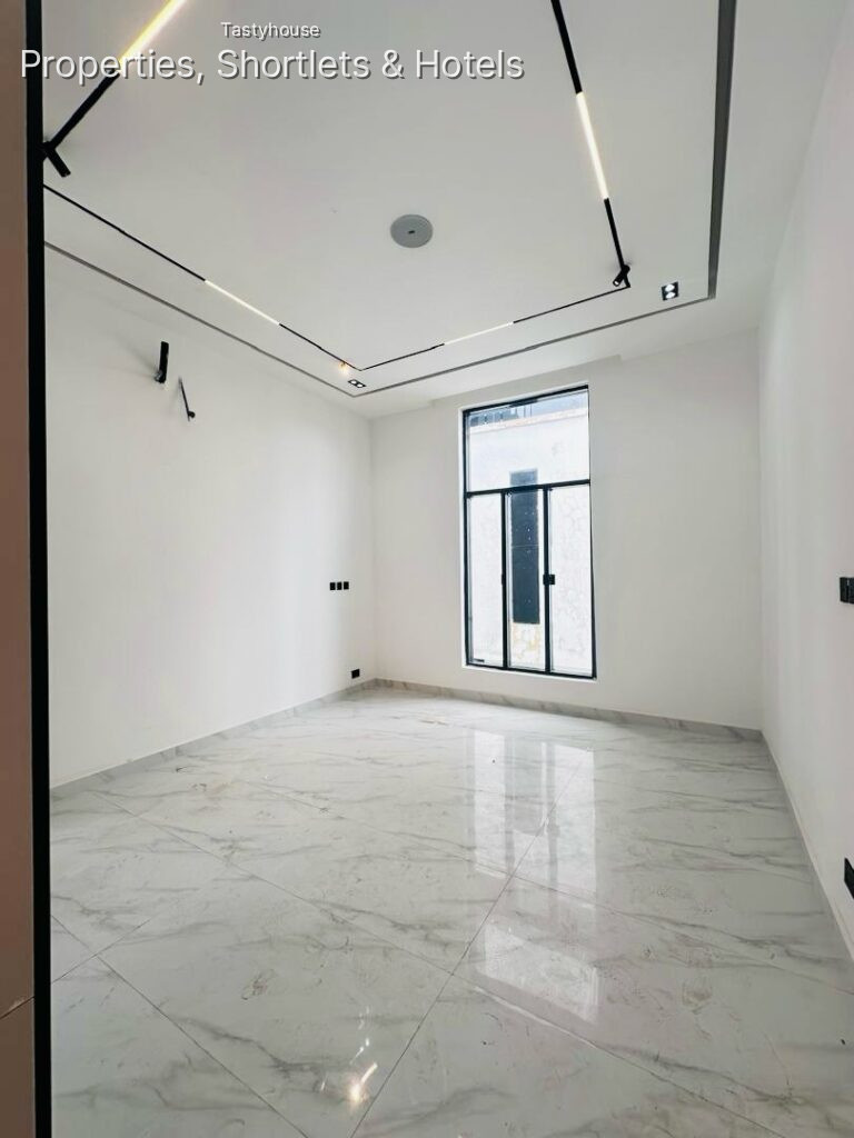 Exquisitely built 5 BEDROOM DETACHED DUPLEX