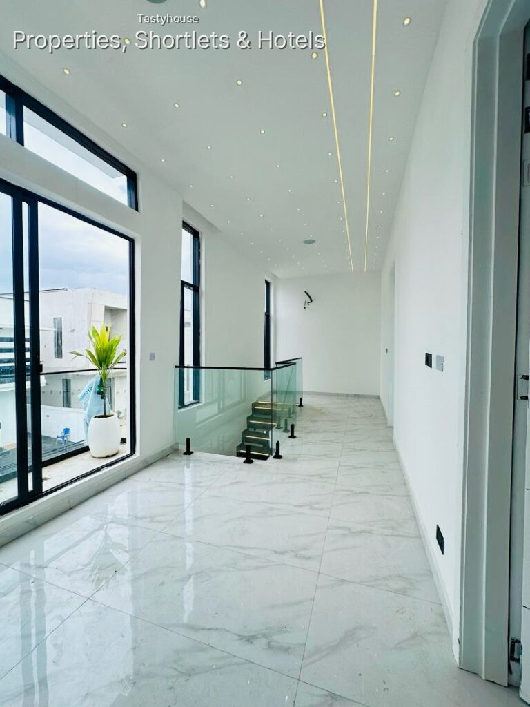 Exquisitely built 5 BEDROOM DETACHED DUPLEX