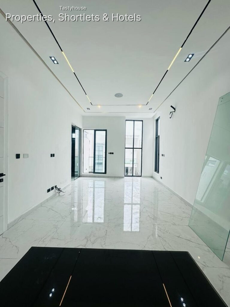Exquisitely built 5 BEDROOM DETACHED DUPLEX
