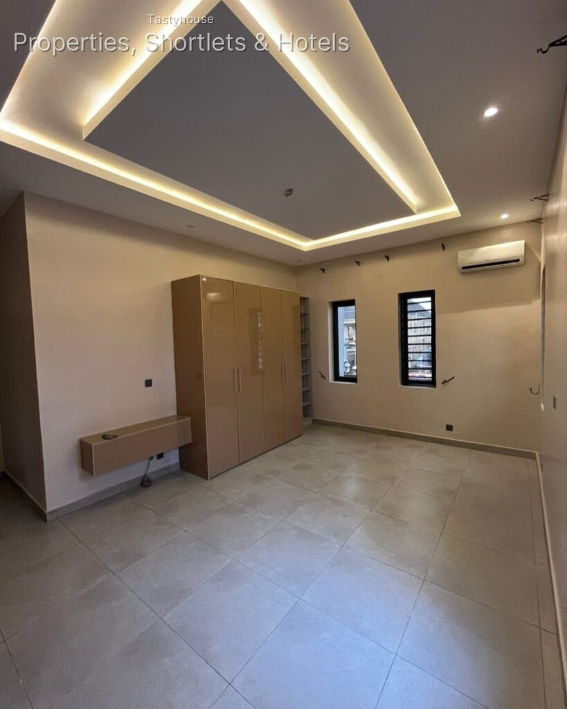NEWLY BUILT 3 BEDROOM APARTMENT