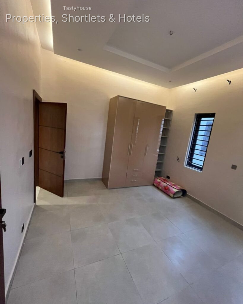 NEWLY BUILT 3 BEDROOM APARTMENT