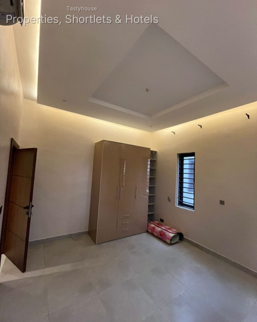 NEWLY BUILT 3 BEDROOM APARTMENT