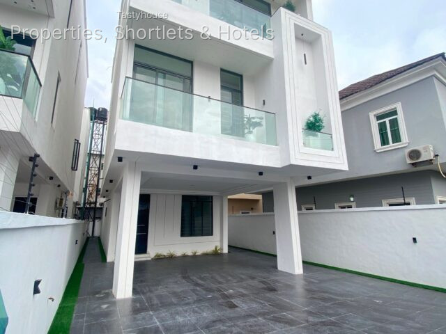 6 BEDROOM CONTEMPORARYDESIGN DUPLEX WITH 1 ROOM BỌ