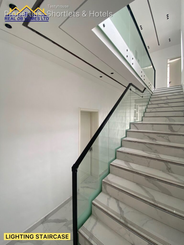 6 BEDROOM CONTEMPORARYDESIGN DUPLEX WITH 1 ROOM BỌ