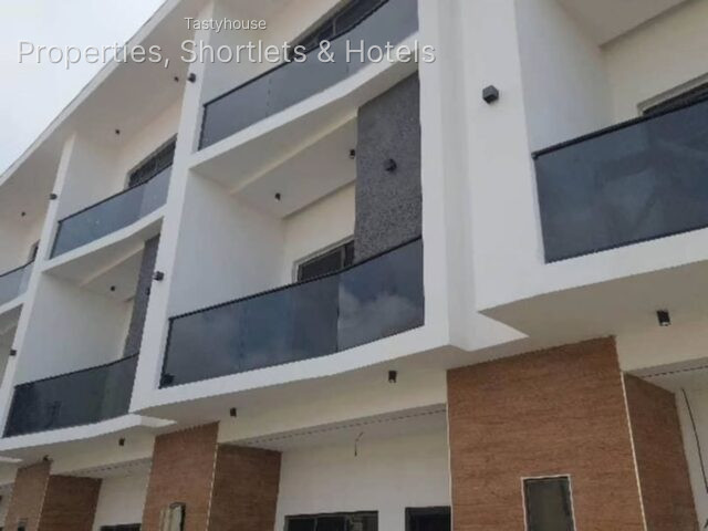4-BEDROOM TERRACE DUPLEX WITH A BỌ