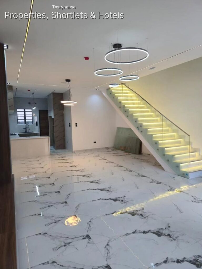 4-BEDROOM TERRACE DUPLEX WITH A BỌ