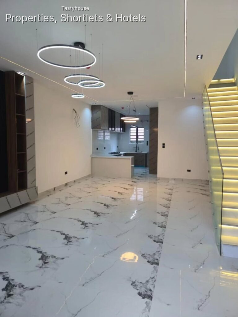 4-BEDROOM TERRACE DUPLEX WITH A BỌ