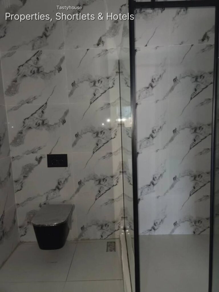 4-BEDROOM TERRACE DUPLEX WITH A BỌ