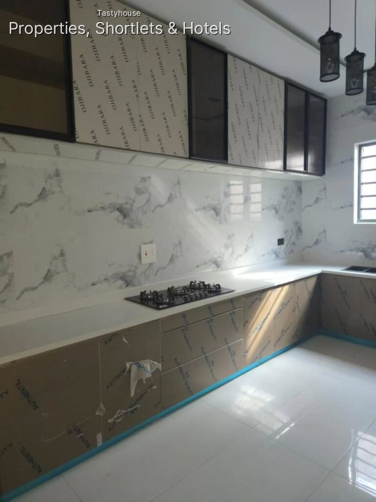 4-BEDROOM TERRACE DUPLEX WITH A BỌ