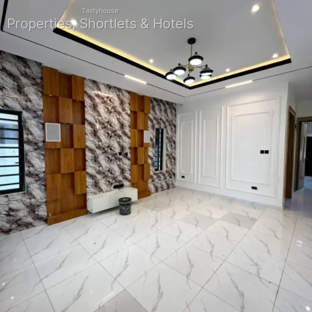 4 Bedroom Semi Detached With A BQ