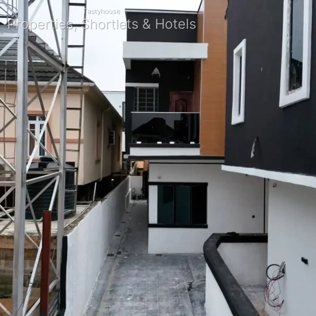 4 Bedroom Semi Detached With A BQ