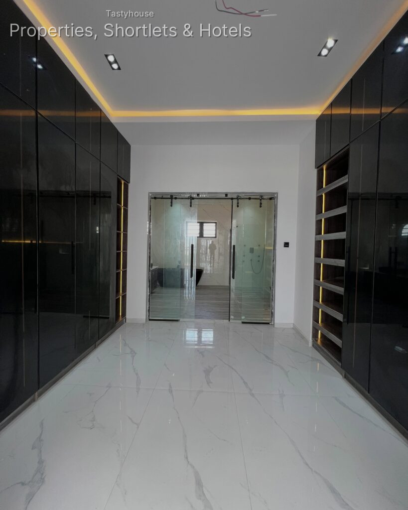 5 bedroom detached duplex with rooftop terrace, cinema, pool & bq