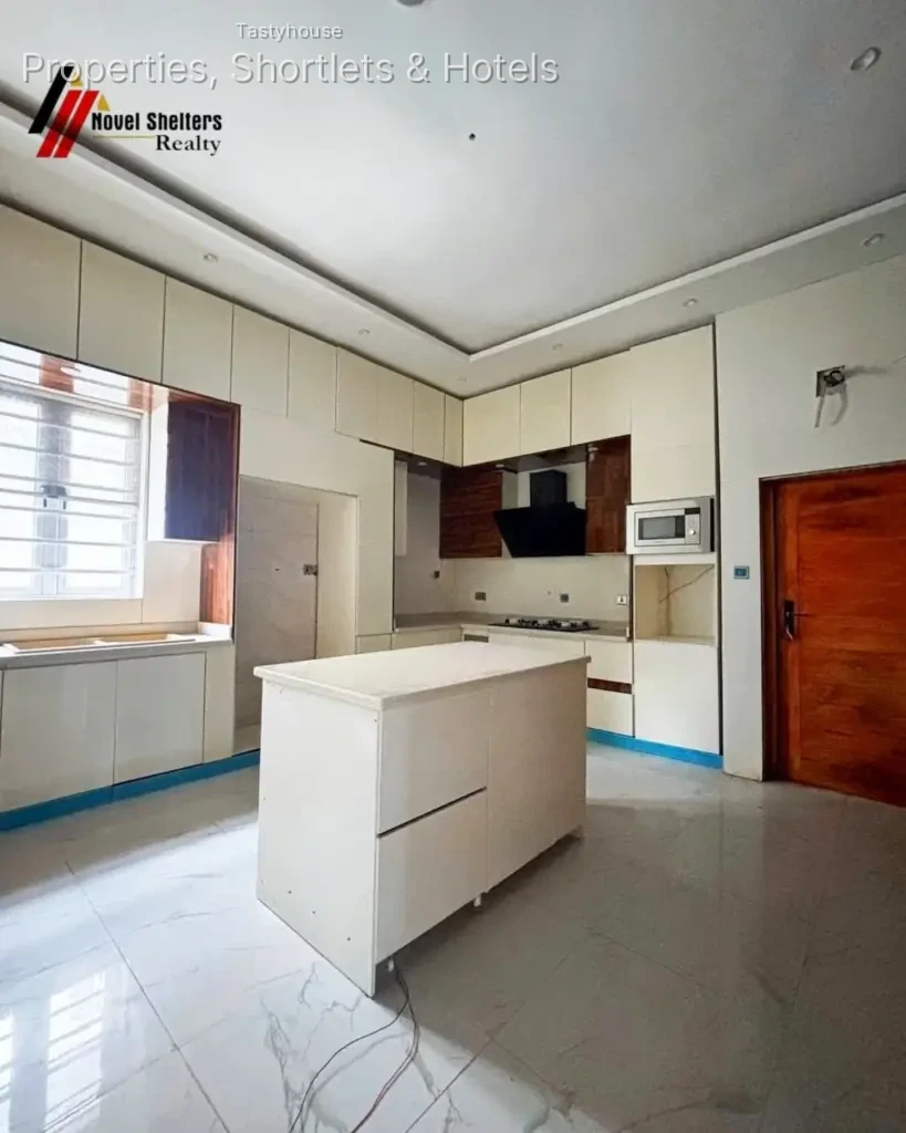 4 – Bedroom Detached House with BO