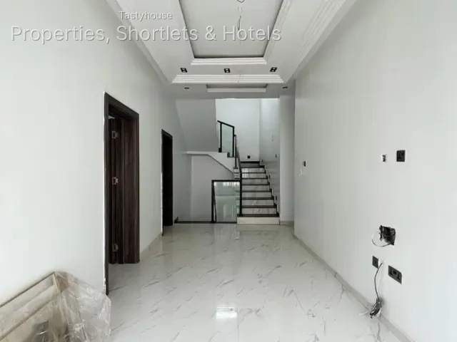 4 – Bedroom Detached House with BO