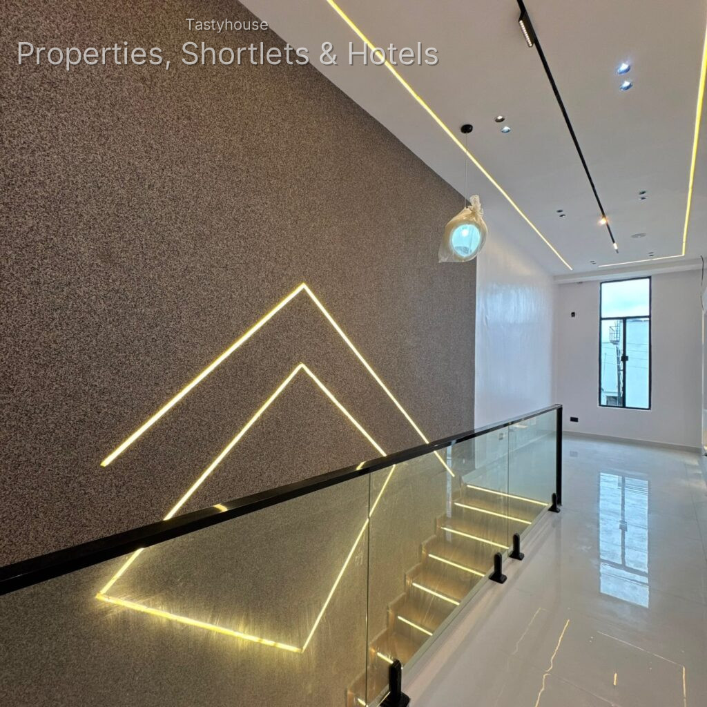 4 BEDROOMSEMI-DETACHED DUPLEX WITH BỌ