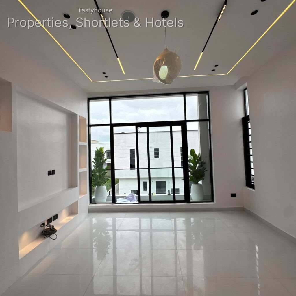 4 BEDROOMSEMI-DETACHED DUPLEX WITH BỌ
