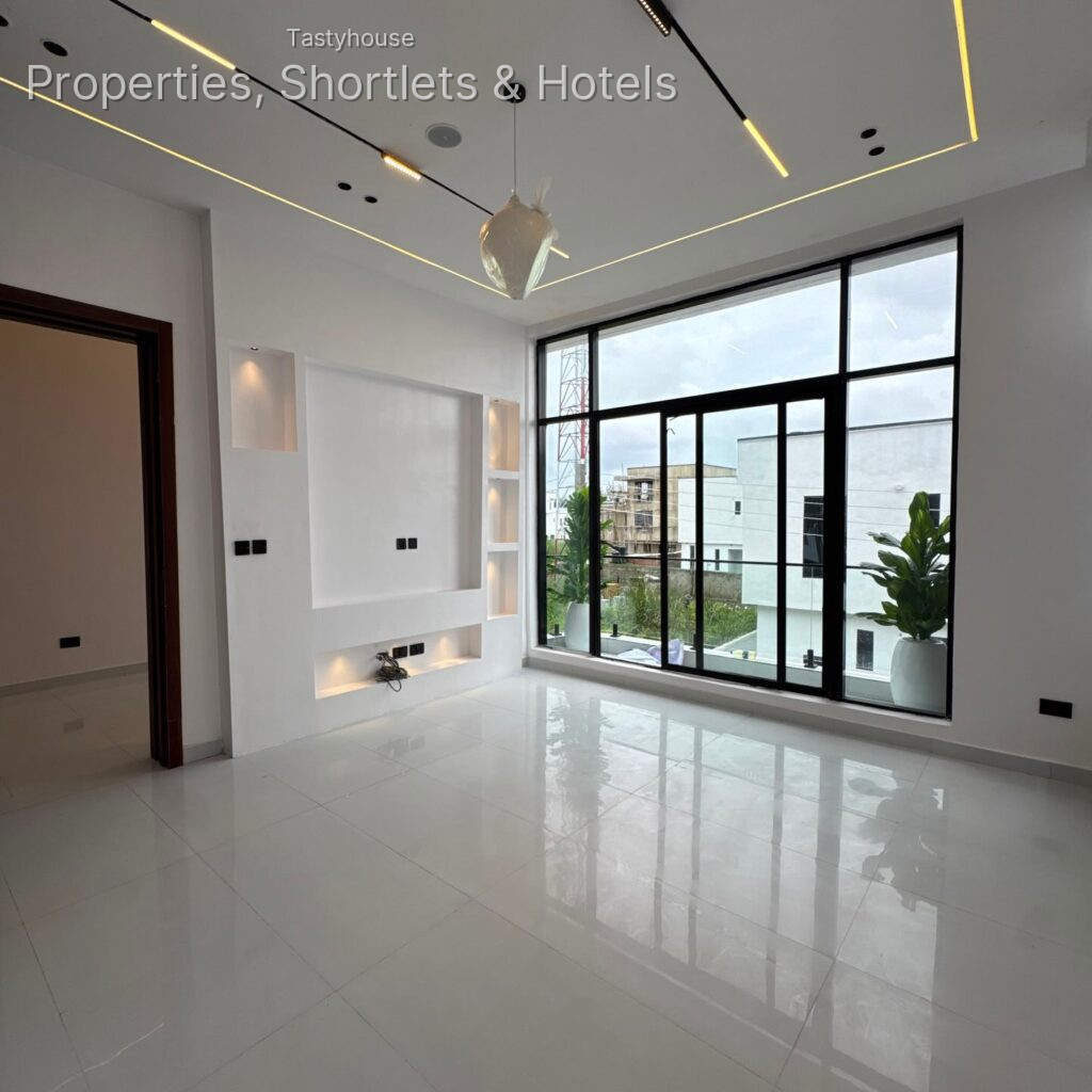 4 BEDROOMSEMI-DETACHED DUPLEX WITH BỌ