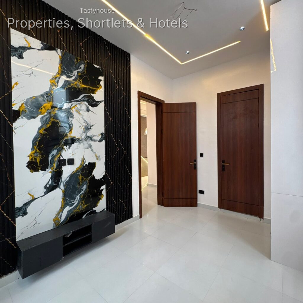 4 BEDROOMSEMI-DETACHED DUPLEX WITH BỌ