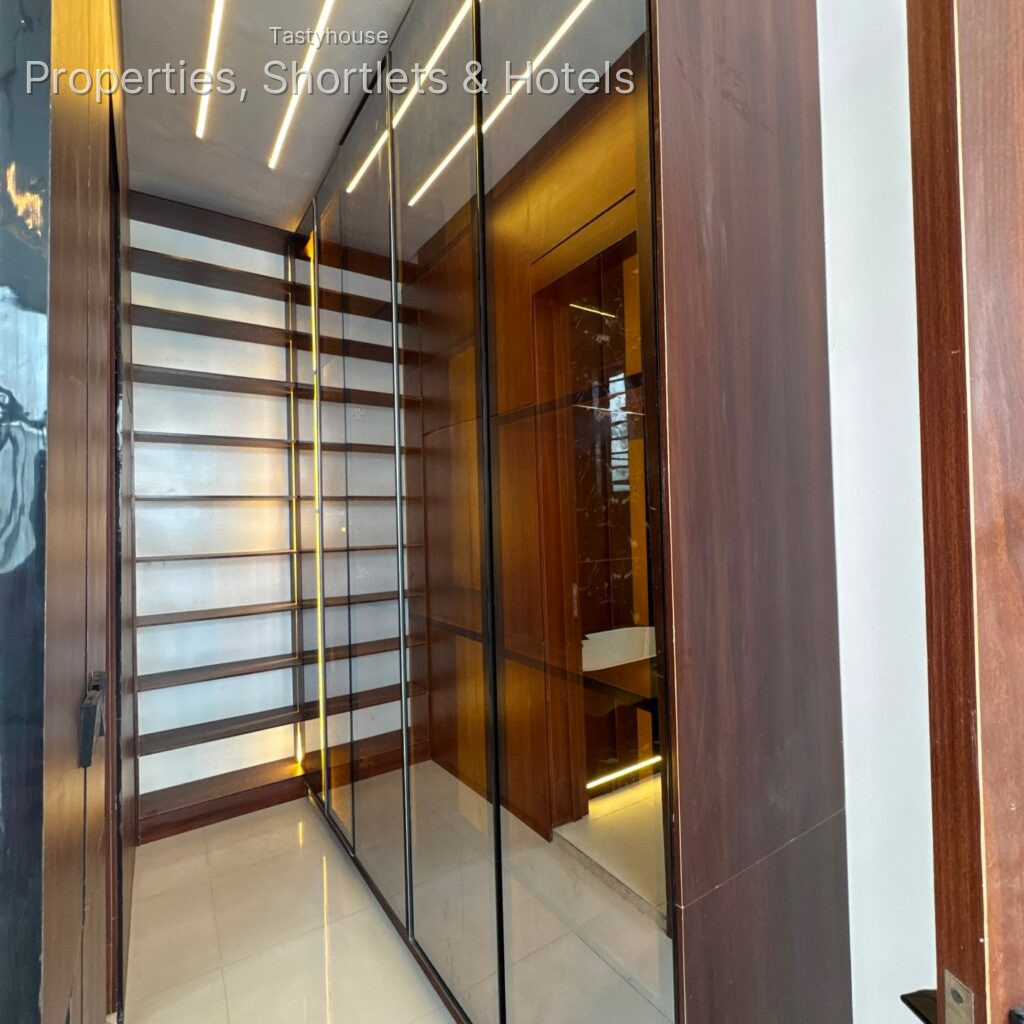 4 BEDROOMSEMI-DETACHED DUPLEX WITH BỌ