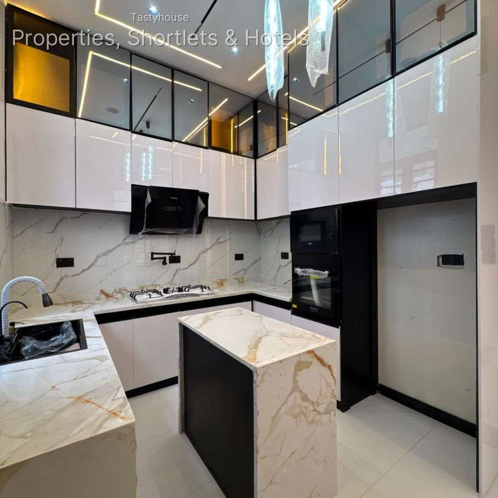 4 BEDROOMSEMI-DETACHED DUPLEX WITH BỌ