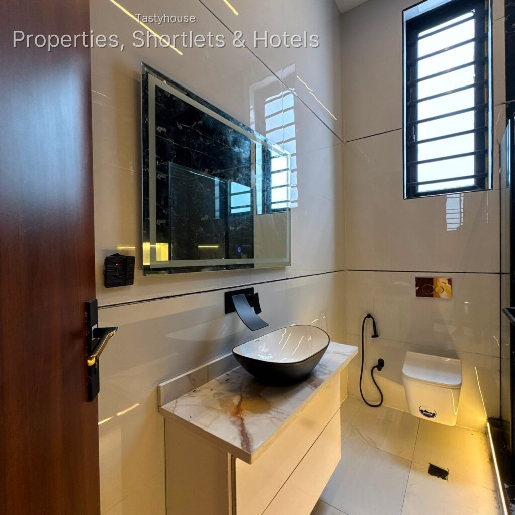 4 BEDROOMSEMI-DETACHED DUPLEX WITH BỌ