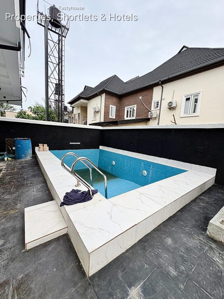 Spacious 5 Bedroom Fully Detached Duplex