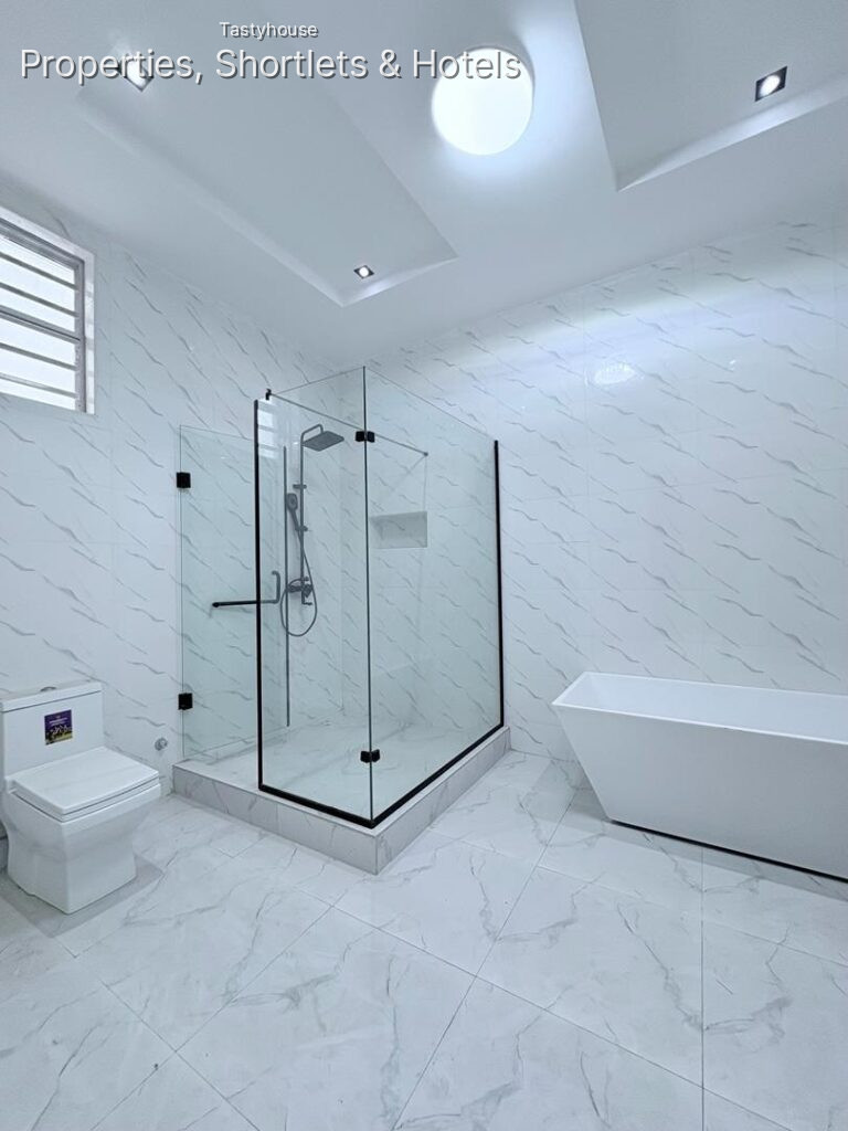 Spacious 5 Bedroom Fully Detached Duplex