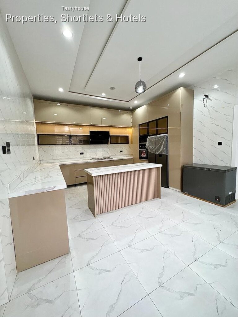 Spacious 5 Bedroom Fully Detached Duplex