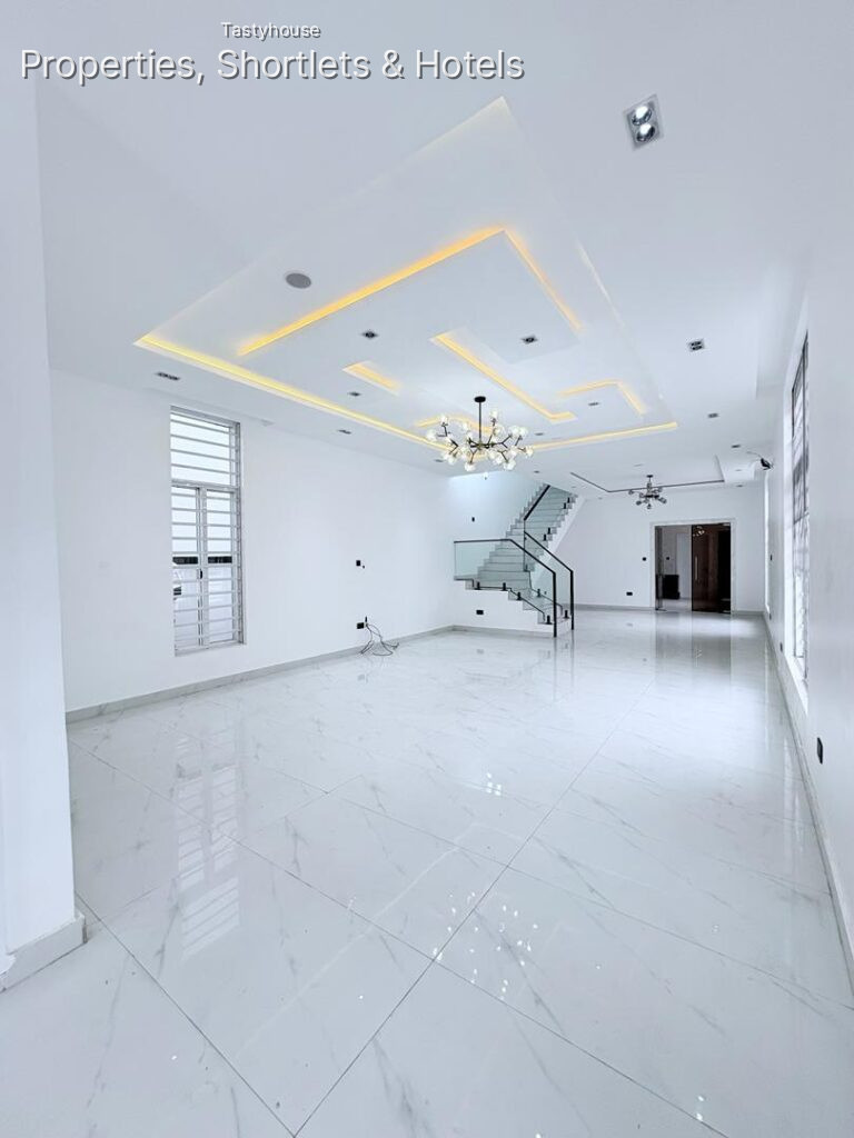 Spacious 5 Bedroom Fully Detached Duplex