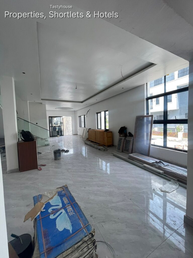 CONTEMPORARY 5BEDROOM FULLY DETACHED DUPLEX