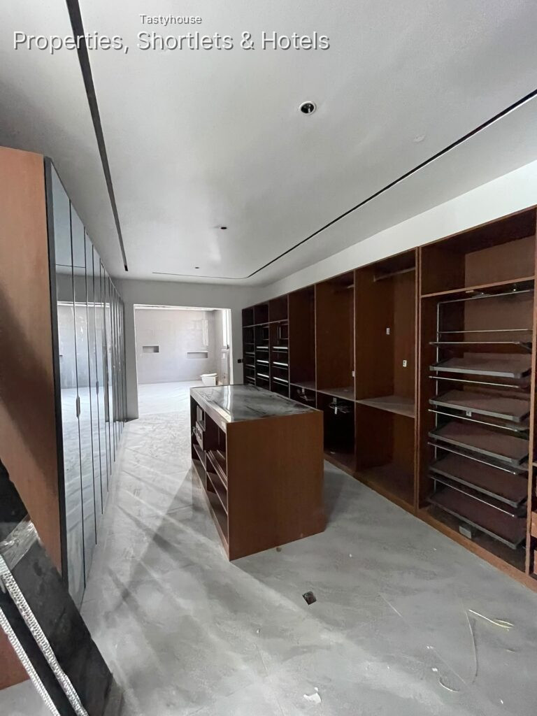 CONTEMPORARY 5BEDROOM FULLY DETACHED DUPLEX