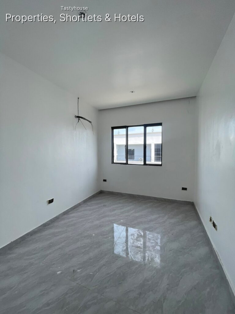 CONTEMPORARY 5BEDROOM FULLY DETACHED DUPLEX