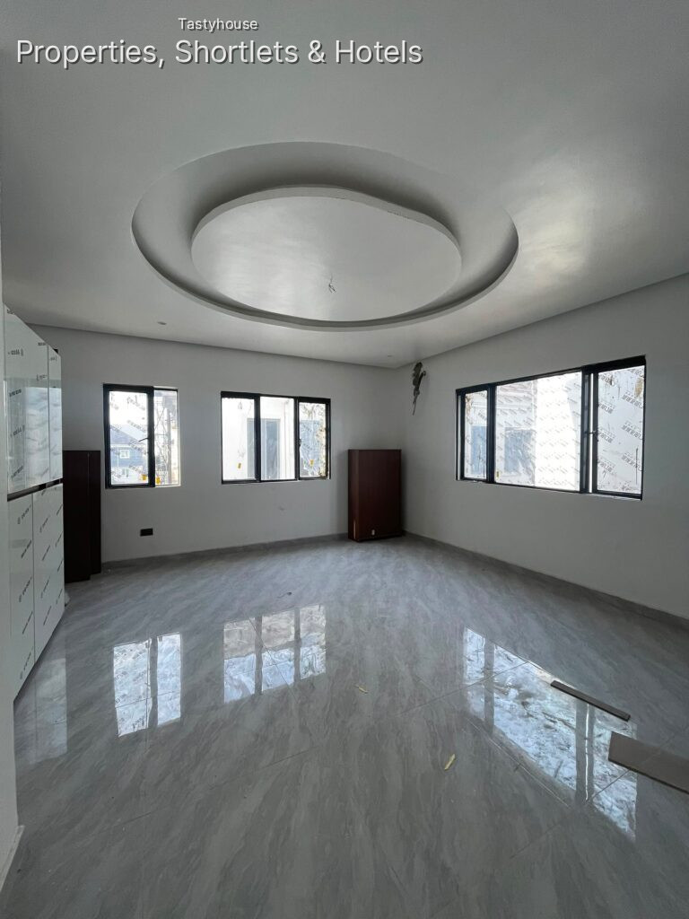 CONTEMPORARY 5BEDROOM FULLY DETACHED DUPLEX