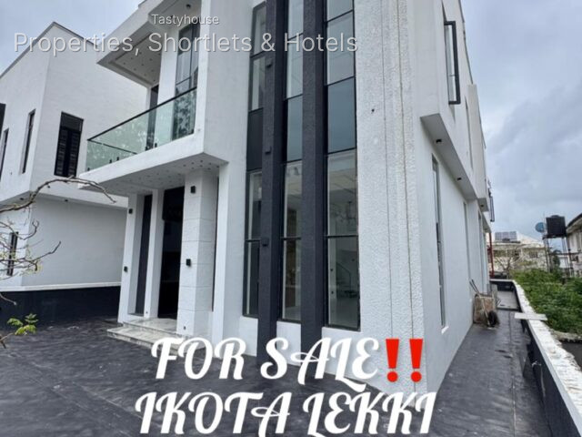 Standard 5 bedroom detached duplex