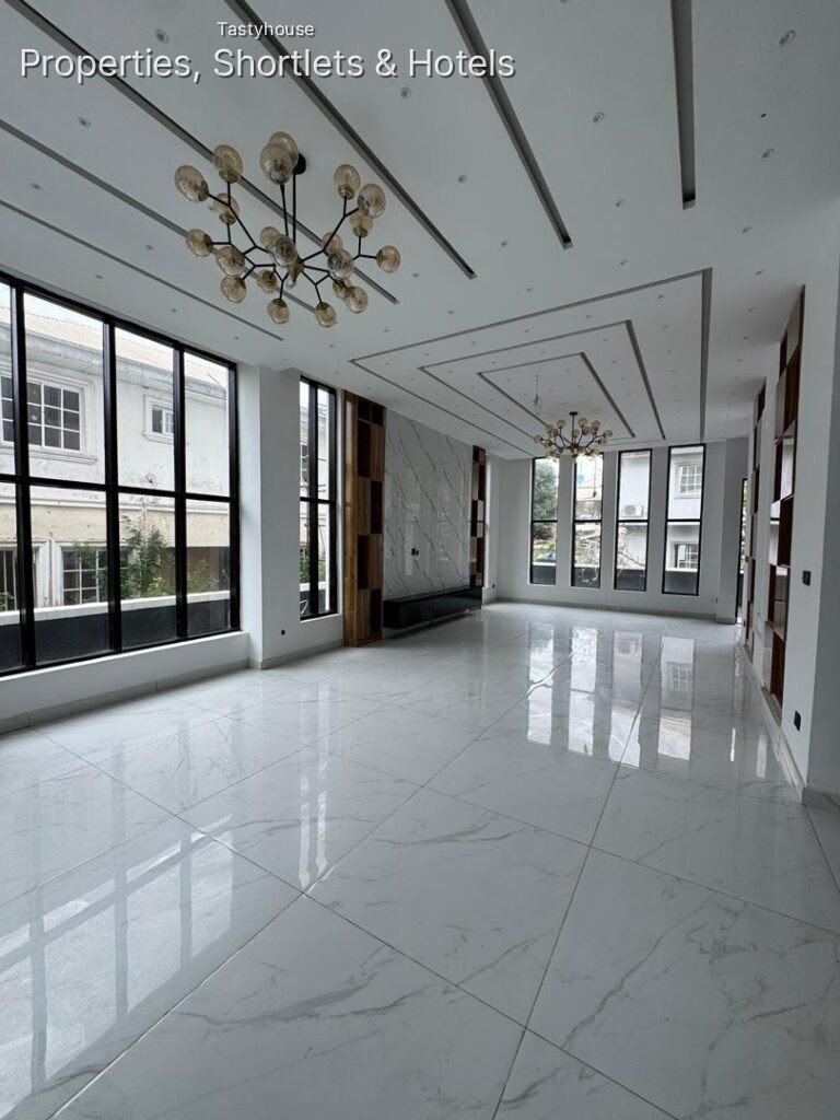 Standard 5 bedroom detached duplex