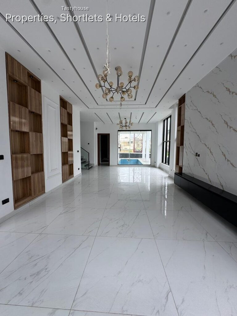 Standard 5 bedroom detached duplex