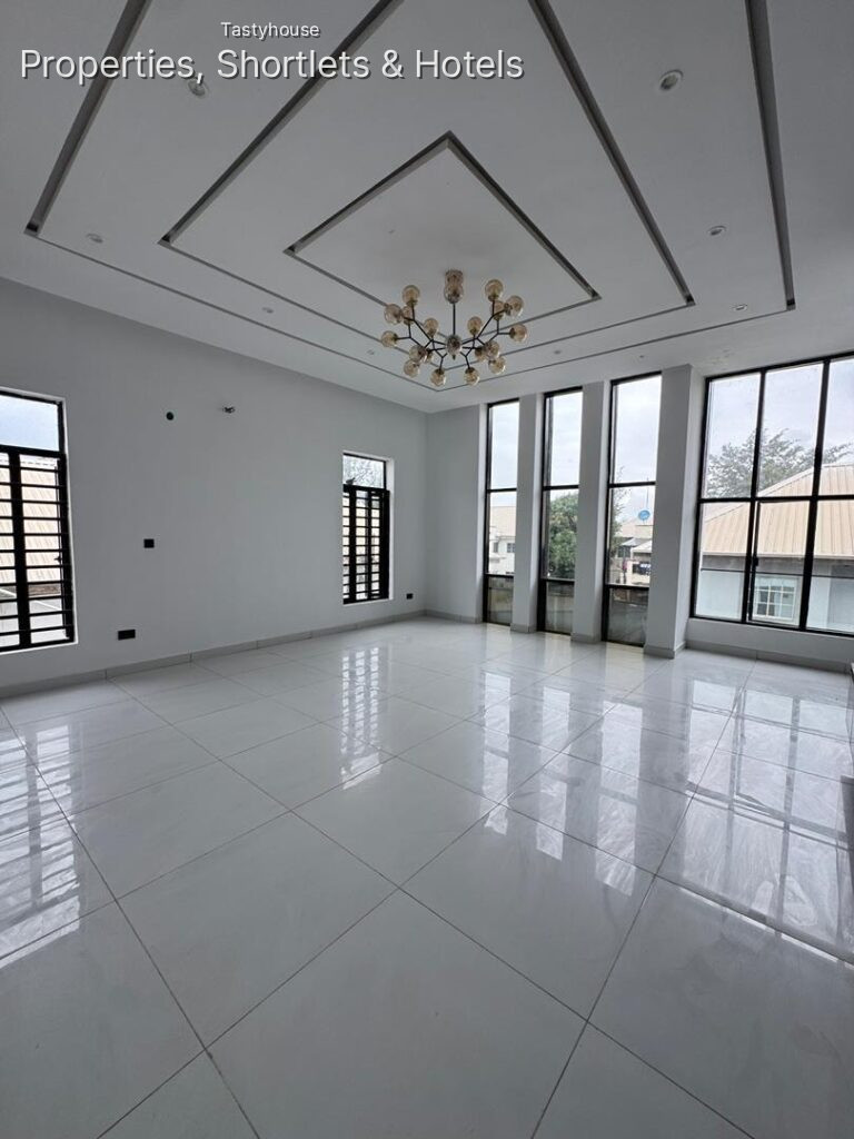 Standard 5 bedroom detached duplex