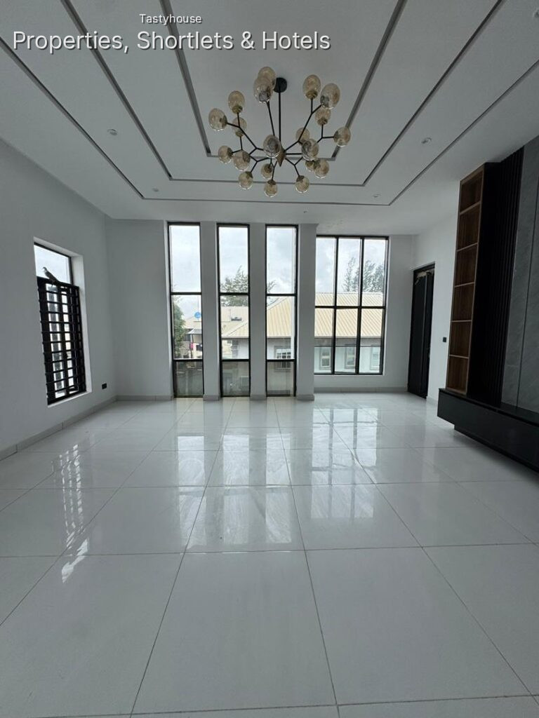Standard 5 bedroom detached duplex