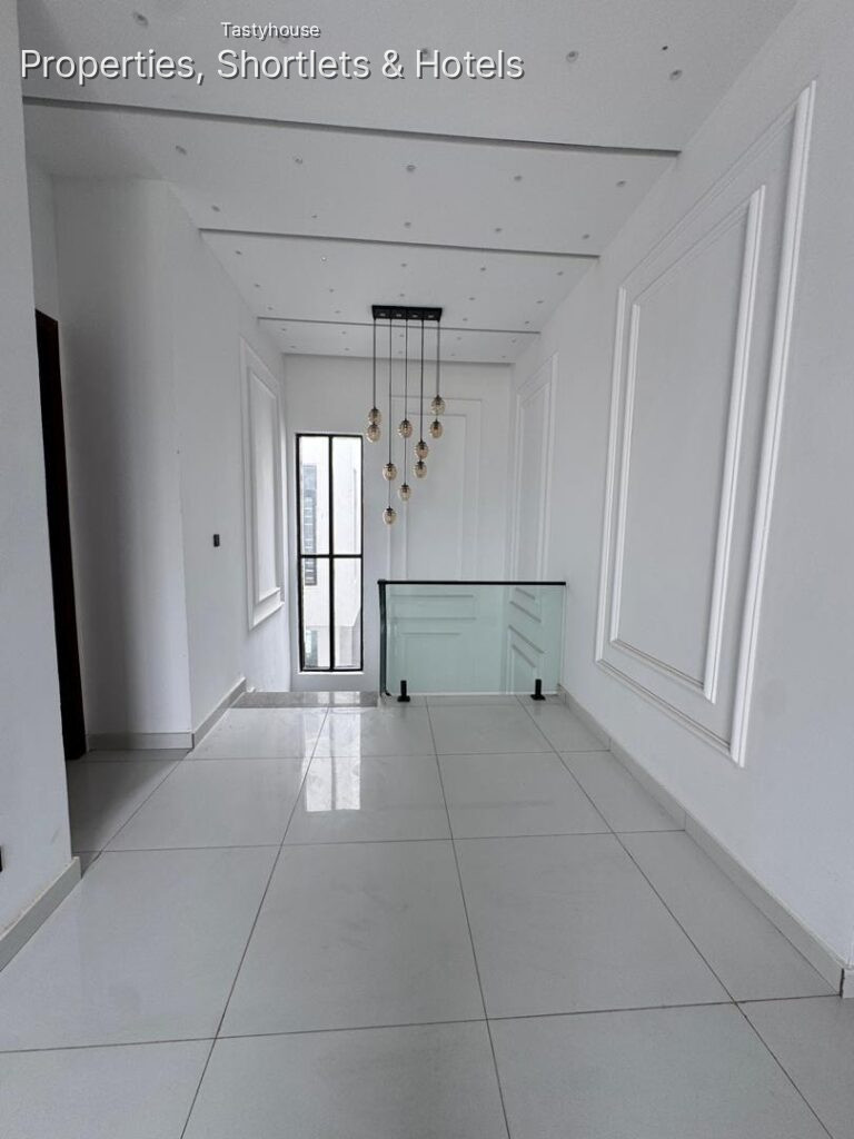 Standard 5 bedroom detached duplex