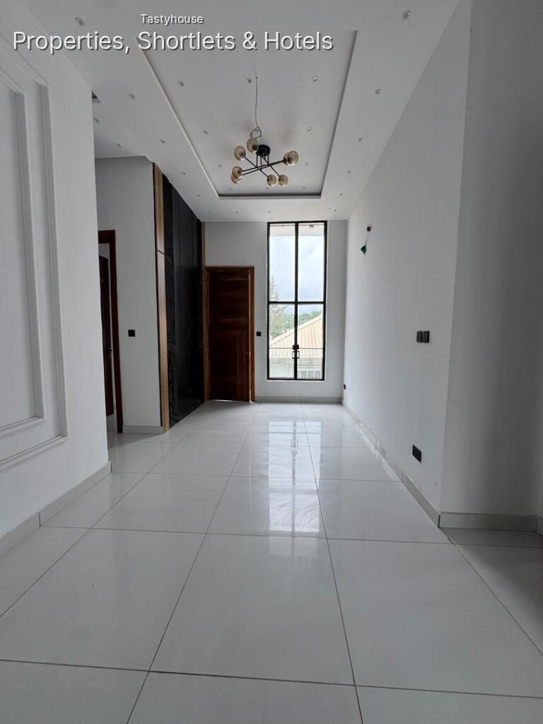 Standard 5 bedroom detached duplex