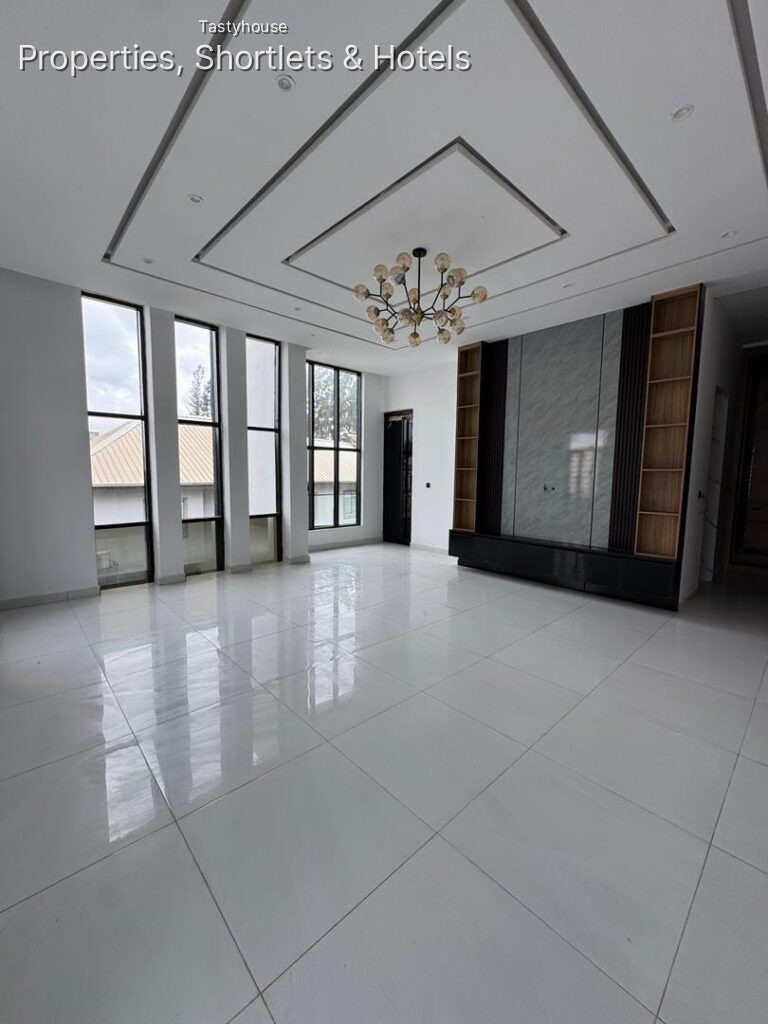 Standard 5 bedroom detached duplex