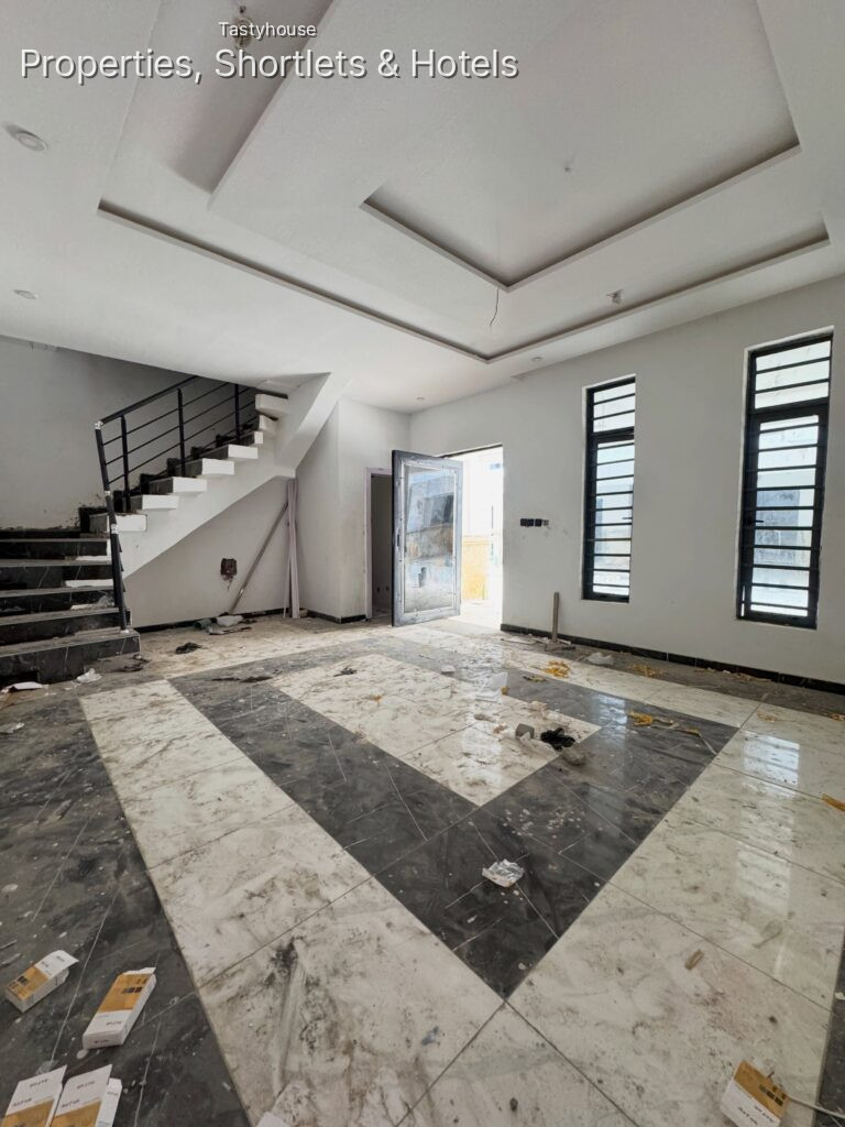 4BEDROOM TERRACE DUPLEX & BỌ