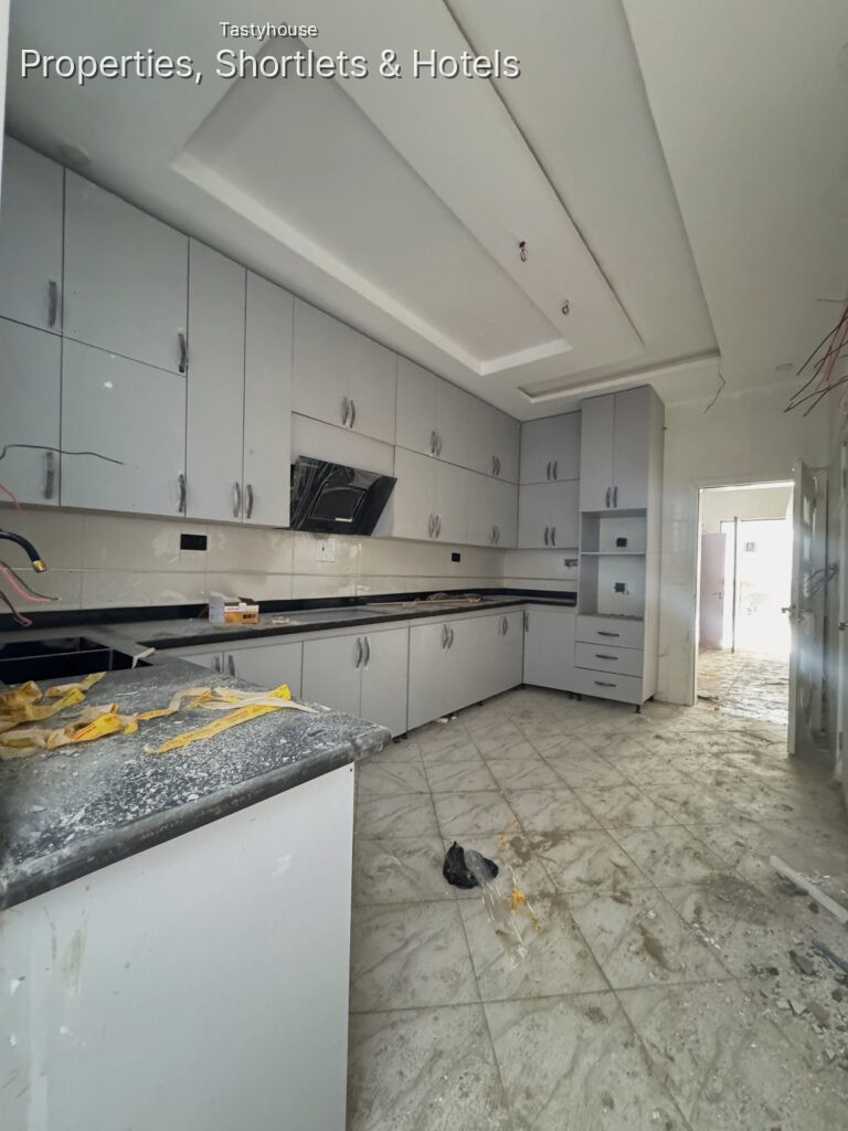 4BEDROOM TERRACE DUPLEX & BỌ