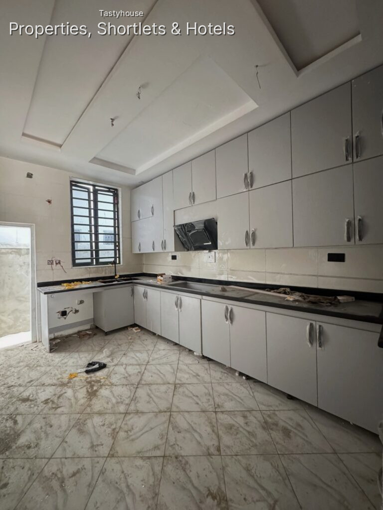 4BEDROOM TERRACE DUPLEX & BỌ