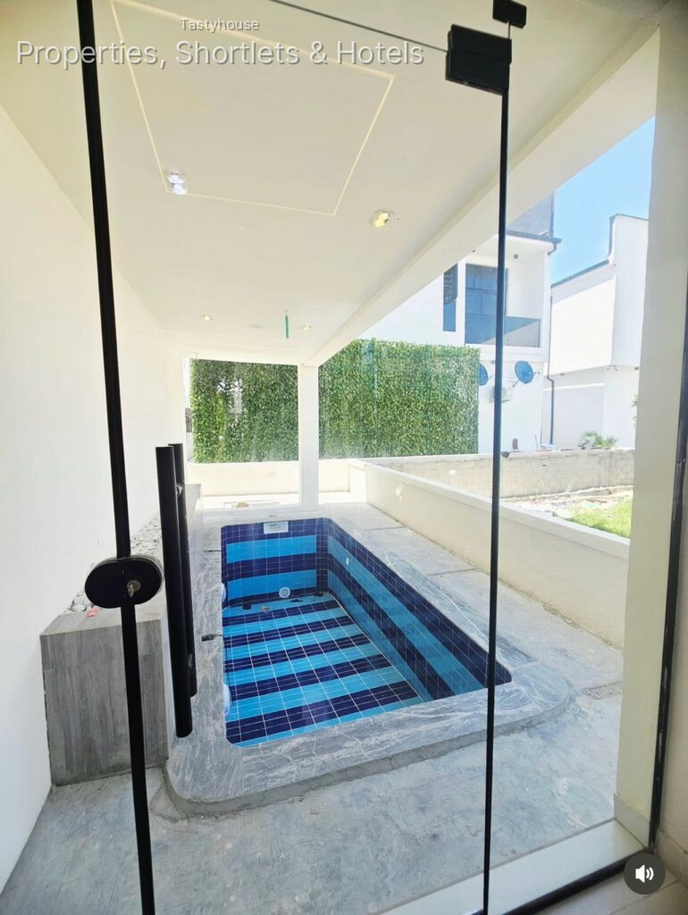 5BEDROOM HOME WITH SWIMMING POOL AND CINEMA