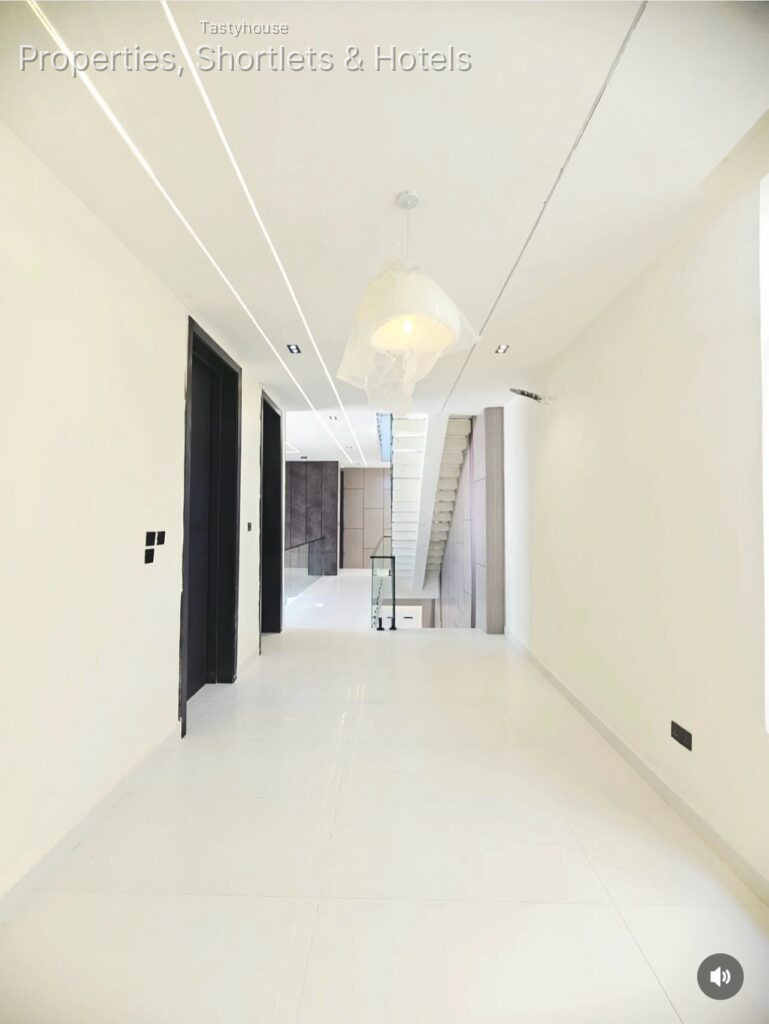 5BEDROOM HOME WITH SWIMMING POOL AND CINEMA